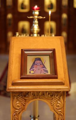 Икона святителя Иоанна Шанхайского и Сан-Францисского с частицей мощей святого